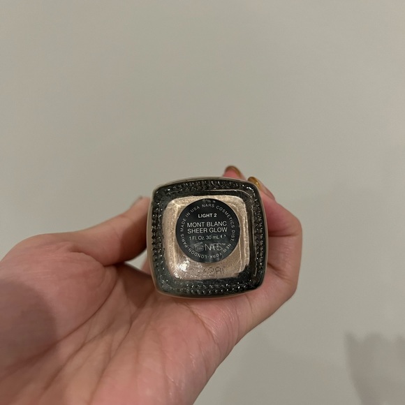 Nars Sheer Glow Foundation Shade Mont-Blanc - Picture 6 of 7